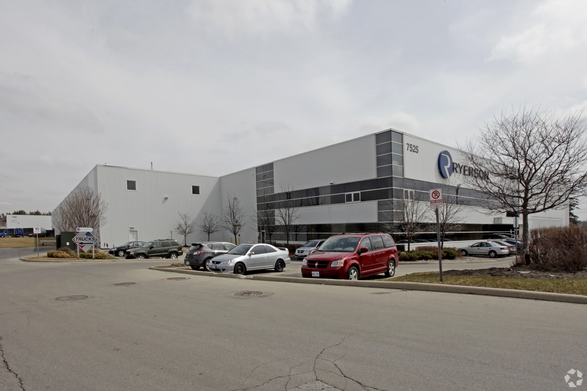 7525 Financial Dr, Brampton, ON for lease Primary Photo- Image 1 of 5
