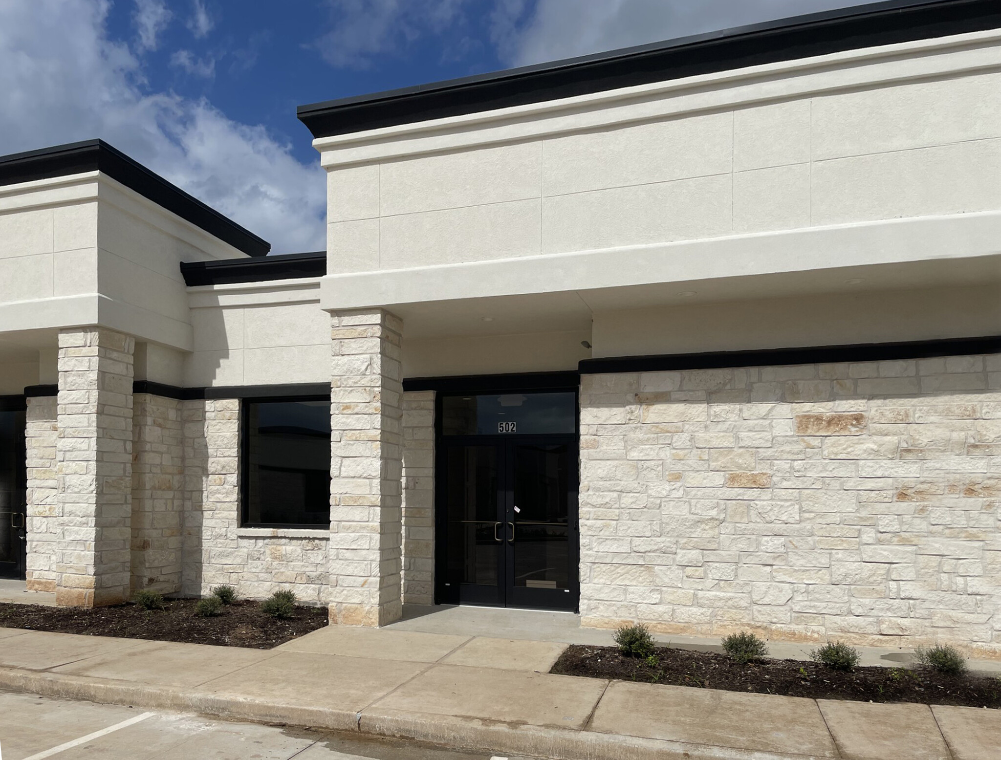 5501 Cabrera Dr, Sugar Land, TX for lease Building Photo- Image 1 of 4