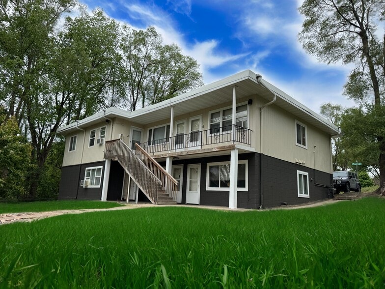 12820 Dupont Ave, Burnsville, MN for sale - Primary Photo - Image 1 of 7