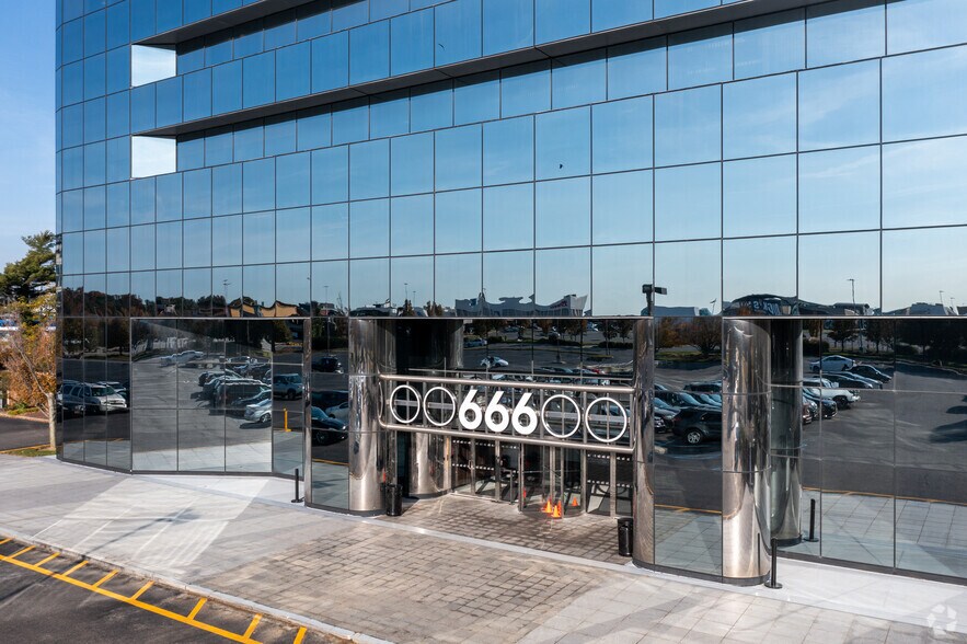 666 Old Country Rd, Garden City, NY for lease - Building Photo - Image 2 of 6