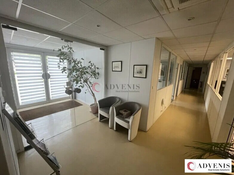 Flex in Bordeaux for lease - Interior Photo - Image 2 of 10