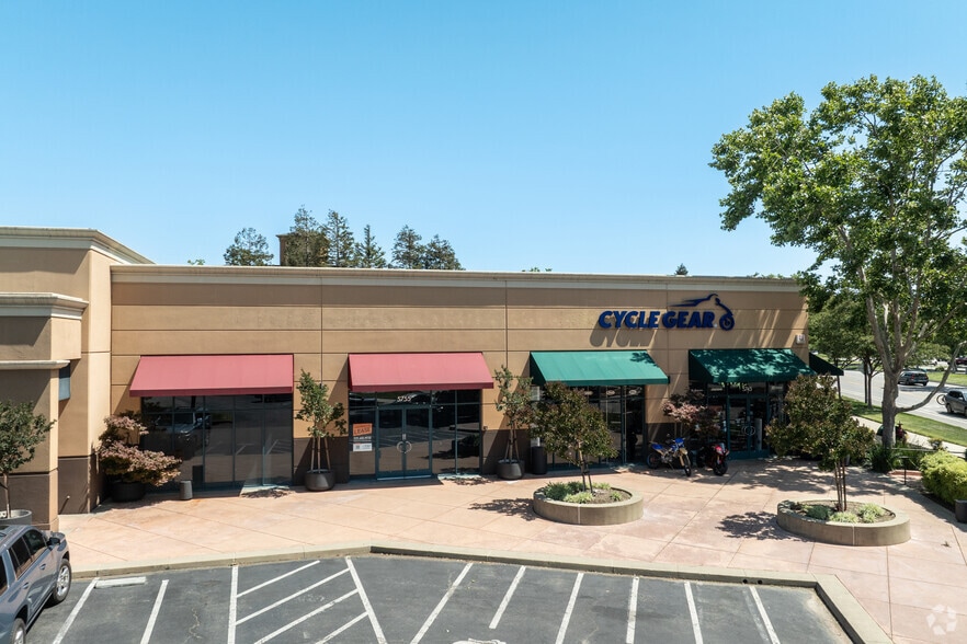 5745-5775 Johnson Dr, Pleasanton, CA for lease - Building Photo - Image 2 of 4