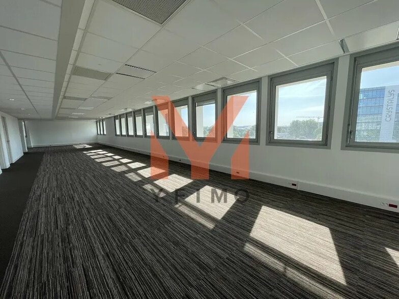 Office in Vélizy-Villacoublay for lease - Interior Photo - Image 2 of 11