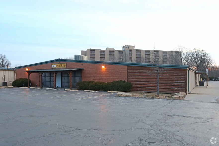 716 S Rogers Rd, Olathe, KS for sale - Primary Photo - Image 1 of 1
