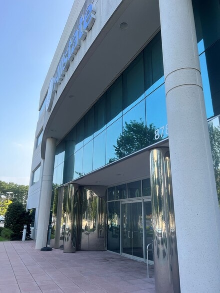 878 Veterans Memorial Hwy, Hauppauge, NY for lease - Building Photo - Image 3 of 15