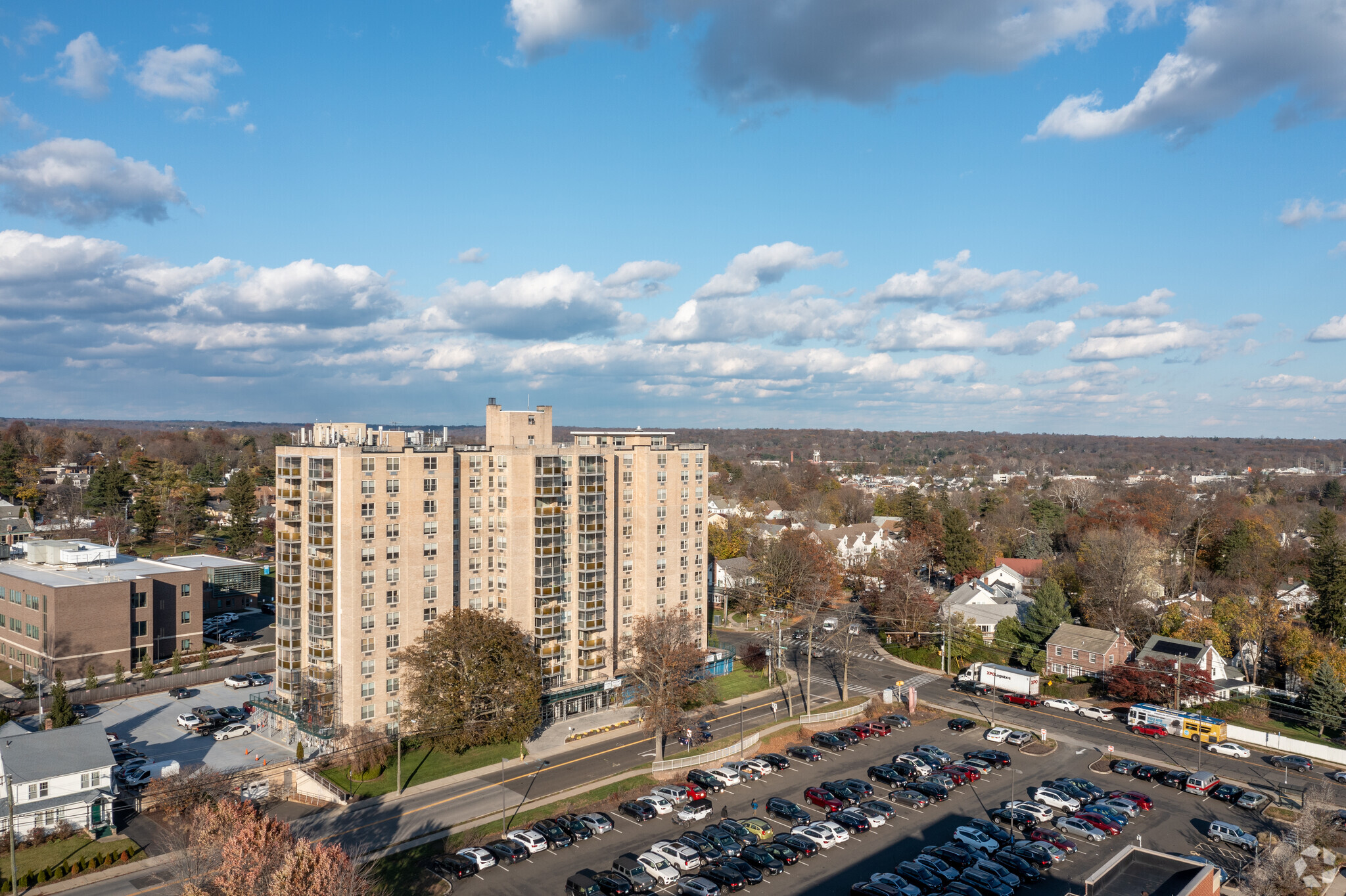 1 Strawberry Hill Ct, Stamford, CT 06902 - Regency Towers | LoopNet