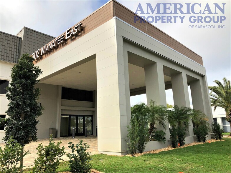 302 Manatee Ave E, Bradenton, FL for sale - Building Photo - Image 1 of 1