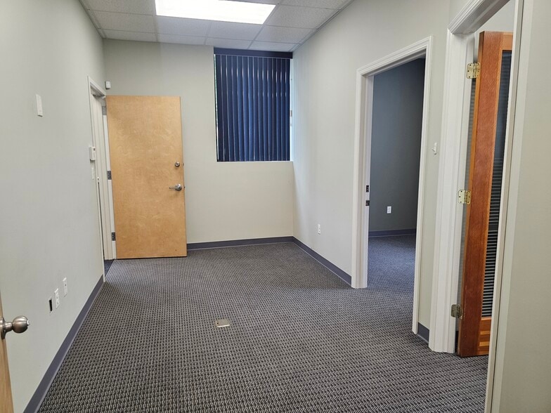 171 S Wellwood Ave, Lindenhurst, NY for lease - Building Photo - Image 2 of 14