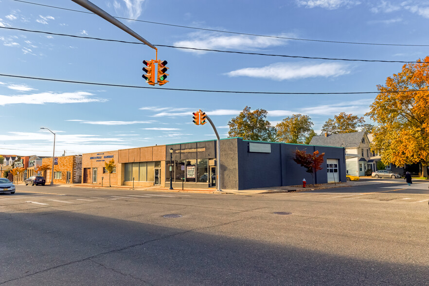 239 Merrick Rd, Lynbrook, NY for lease - Building Photo - Image 1 of 2