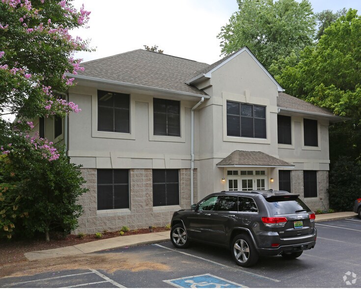 3296 Cahaba Heights Rd, Birmingham, AL 35243