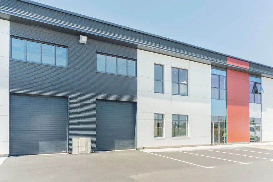 Flex in Lieusaint for sale - Building Photo - Image 3 of 4