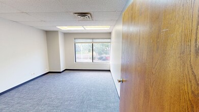 805-815 E Rand Rd, Arlington Heights, IL for lease Interior Photo- Image 2 of 12