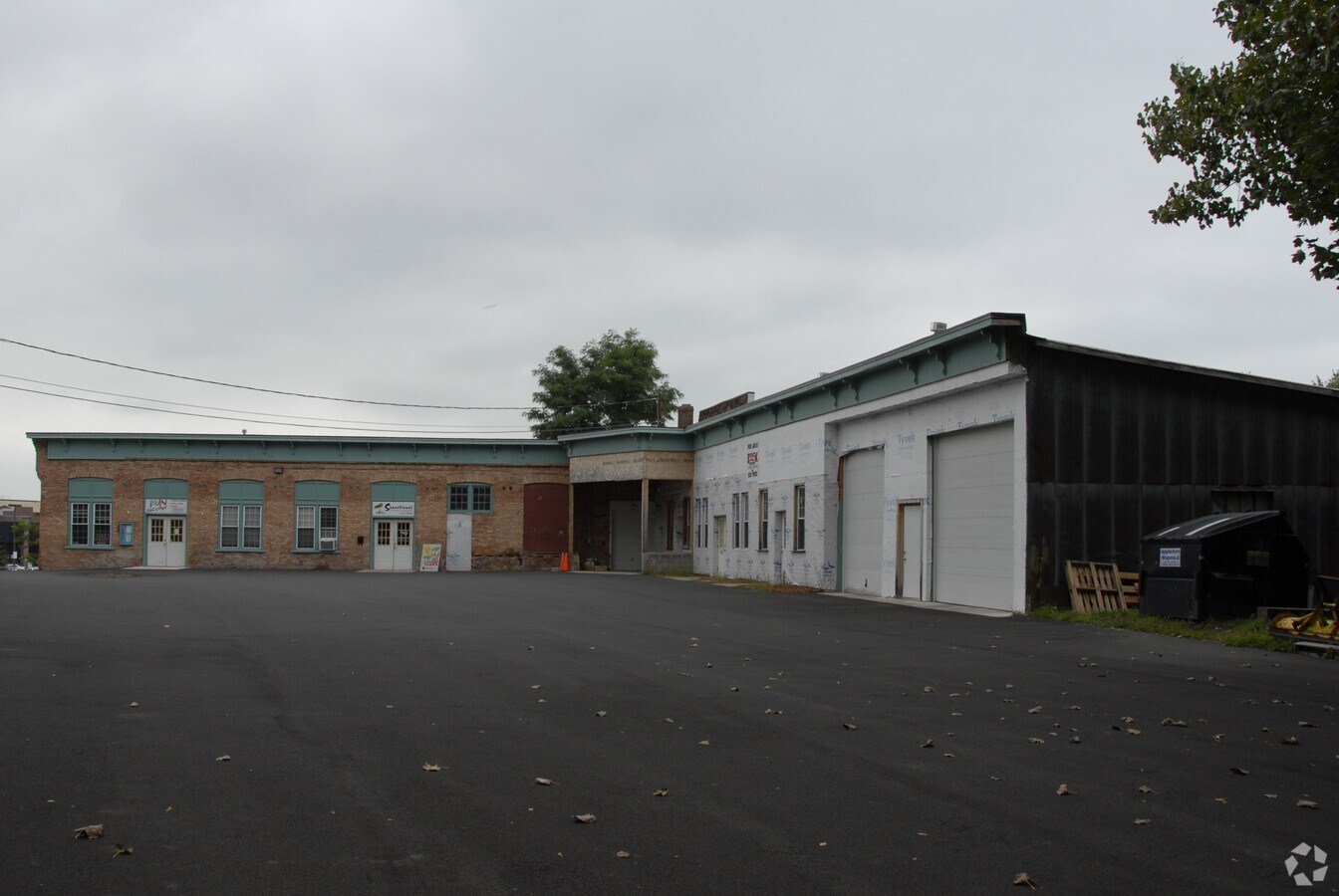 26 Osborne St, Auburn, NY 13021