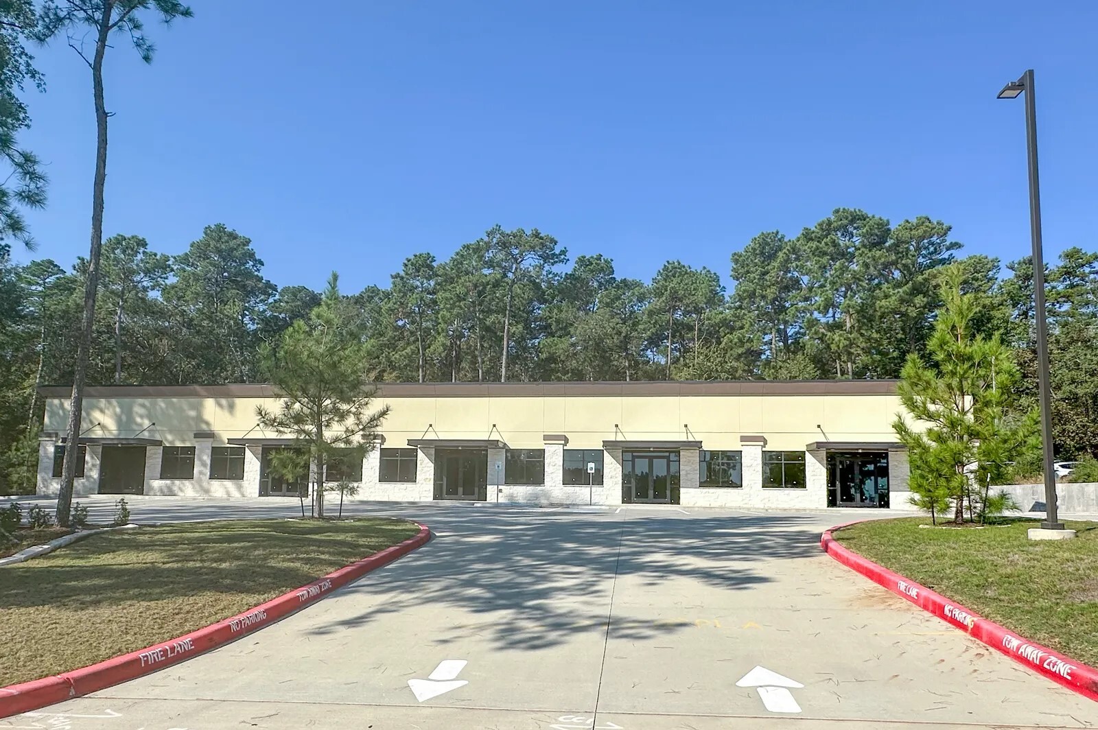 2109 Maurel Dr, Conroe, TX for lease Building Photo- Image 1 of 3