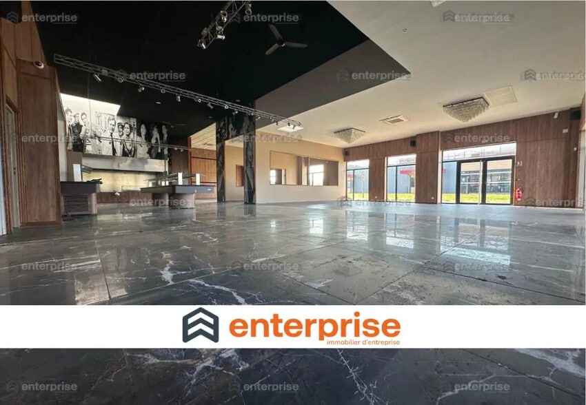 Retail in Bruay-la-Buissière for lease - Interior Photo - Image 1 of 5