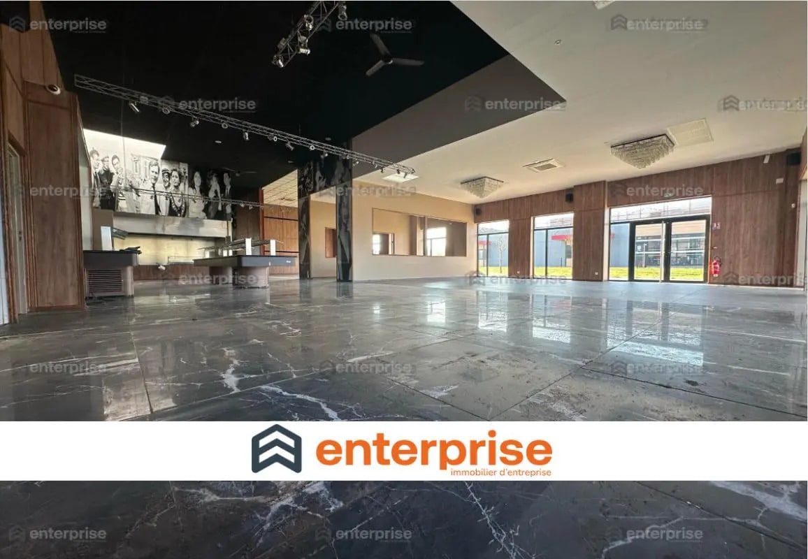 Retail in Bruay-la-Buissière for lease Interior Photo- Image 1 of 6