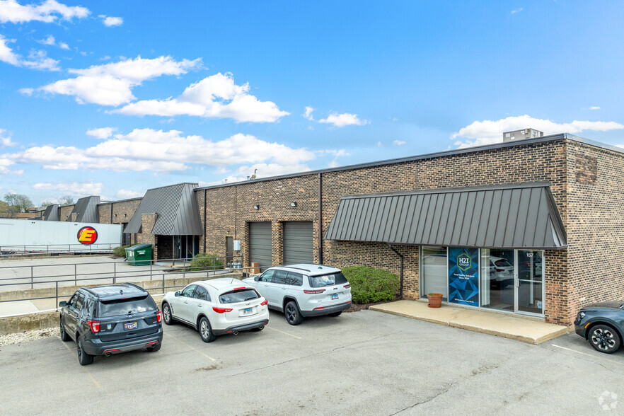 120-157 Eisenhower Ln N, Lombard, IL for lease - Primary Photo - Image 1 of 11