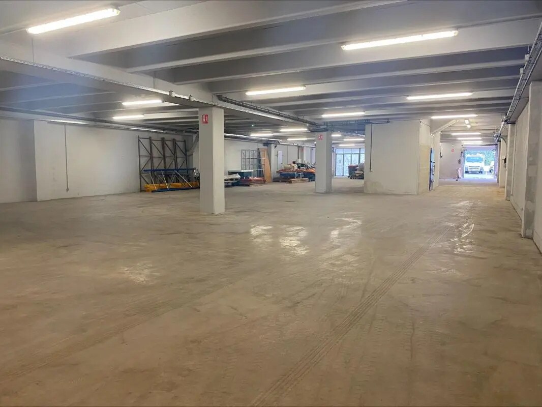 Flex in Palaiseau for lease Interior Photo- Image 1 of 6