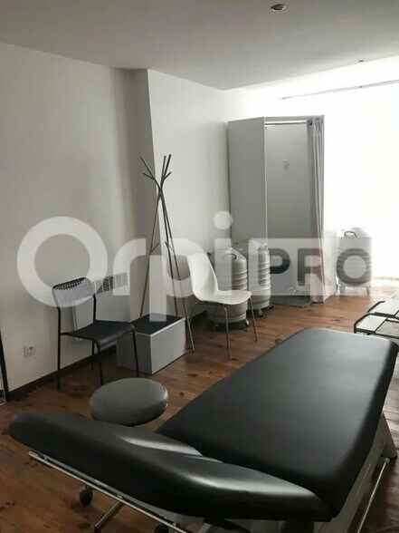 Office in Tours for lease - Interior Photo - Image 2 of 9