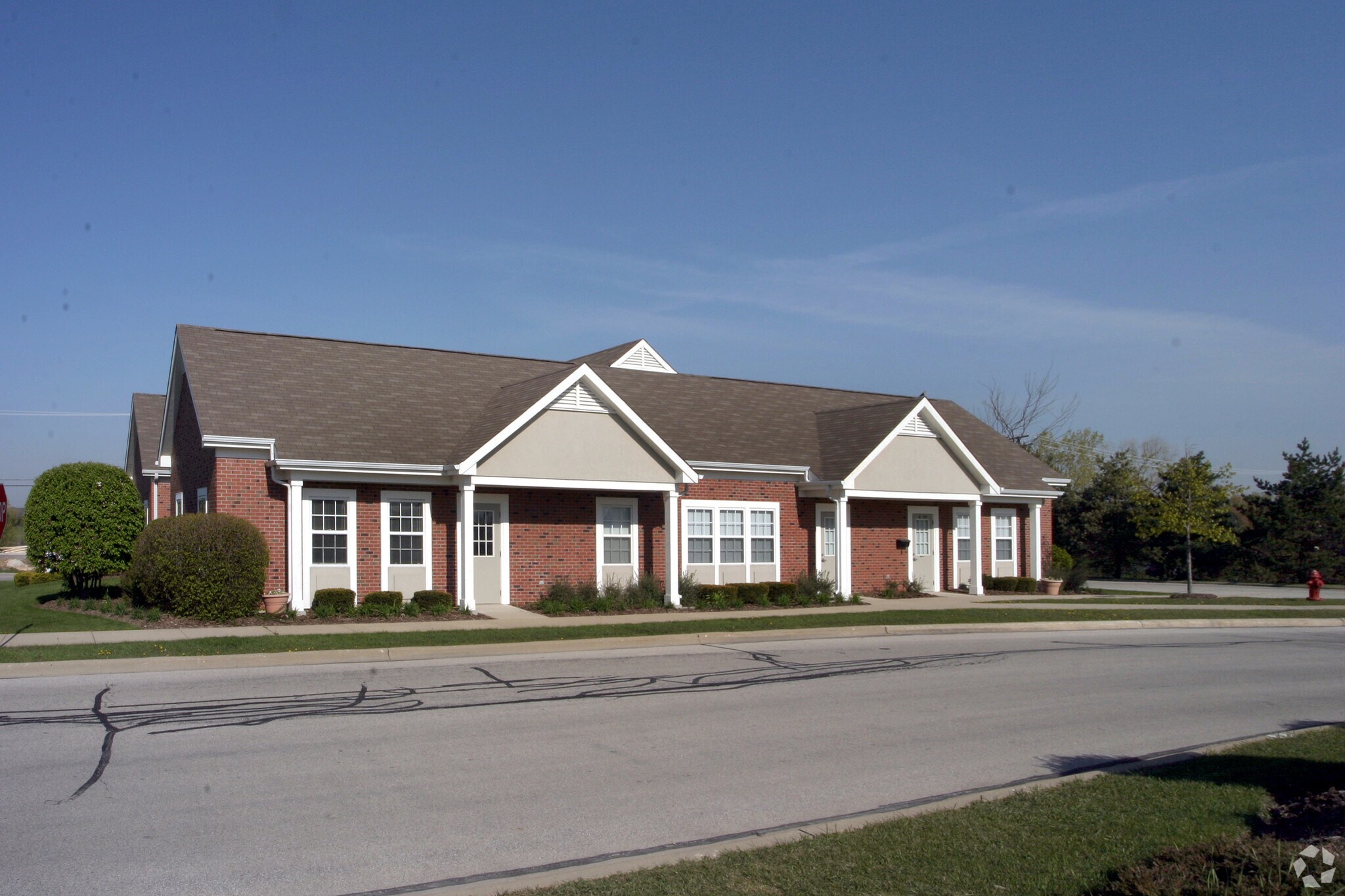 2402 E Harbor Ridge Way, Lindenhurst, IL for sale Primary Photo- Image 1 of 1