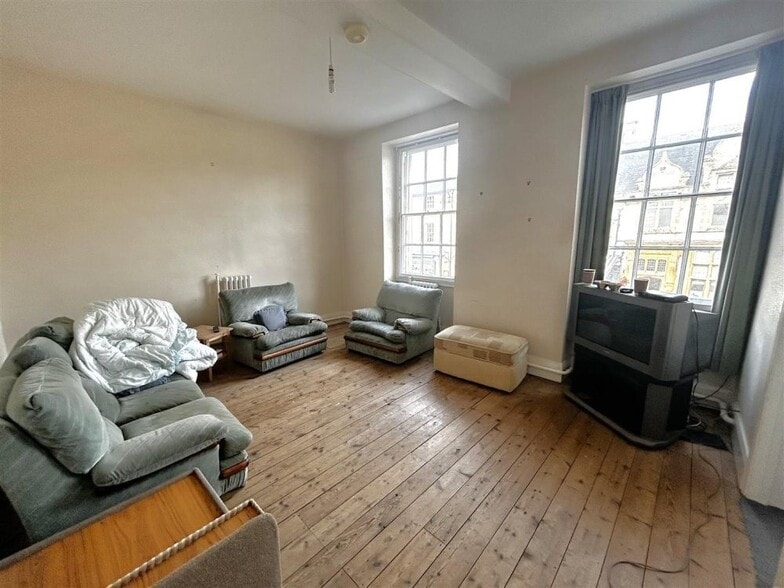 2 Market Pl, Oakham for sale - Interior Photo - Image 3 of 9