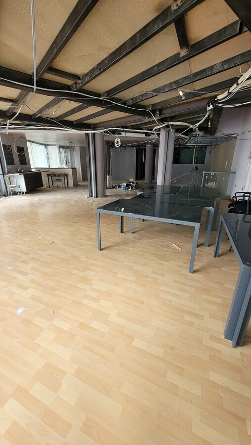 Caluire-et-Cuire, RHO 69300 -  -  - Interior Photo - Image 1 of 4