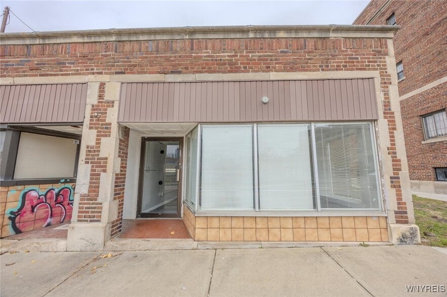 524 Main St, Niagara Falls, NY for lease - Primary Photo - Image 1 of 11