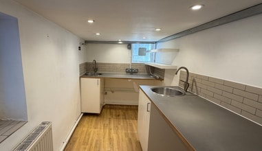 75 Bedford Pl, Southampton for lease Interior Photo- Image 2 of 2