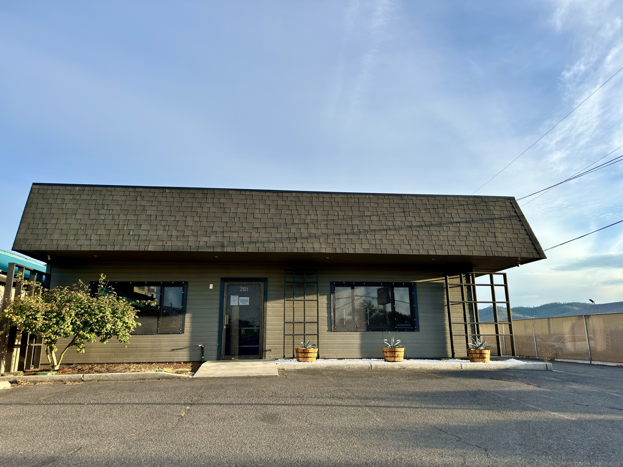 2101 W Main St, Medford, OR for lease Building Photo- Image 1 of 21