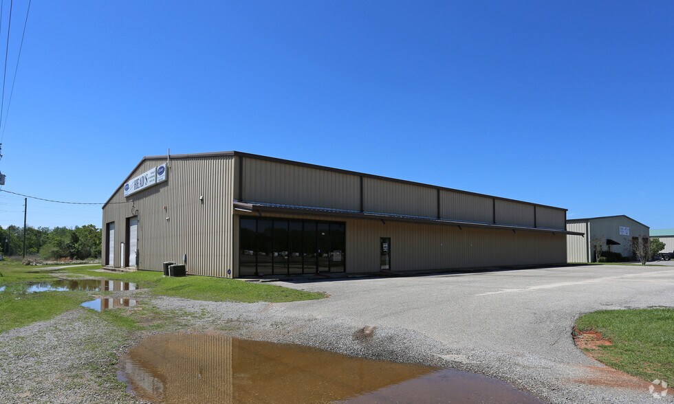 615 Wynn Rd, Summerdale, AL 36580