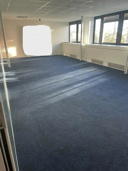 Office in Nantes for lease - Building Photo - Image 3 of 5