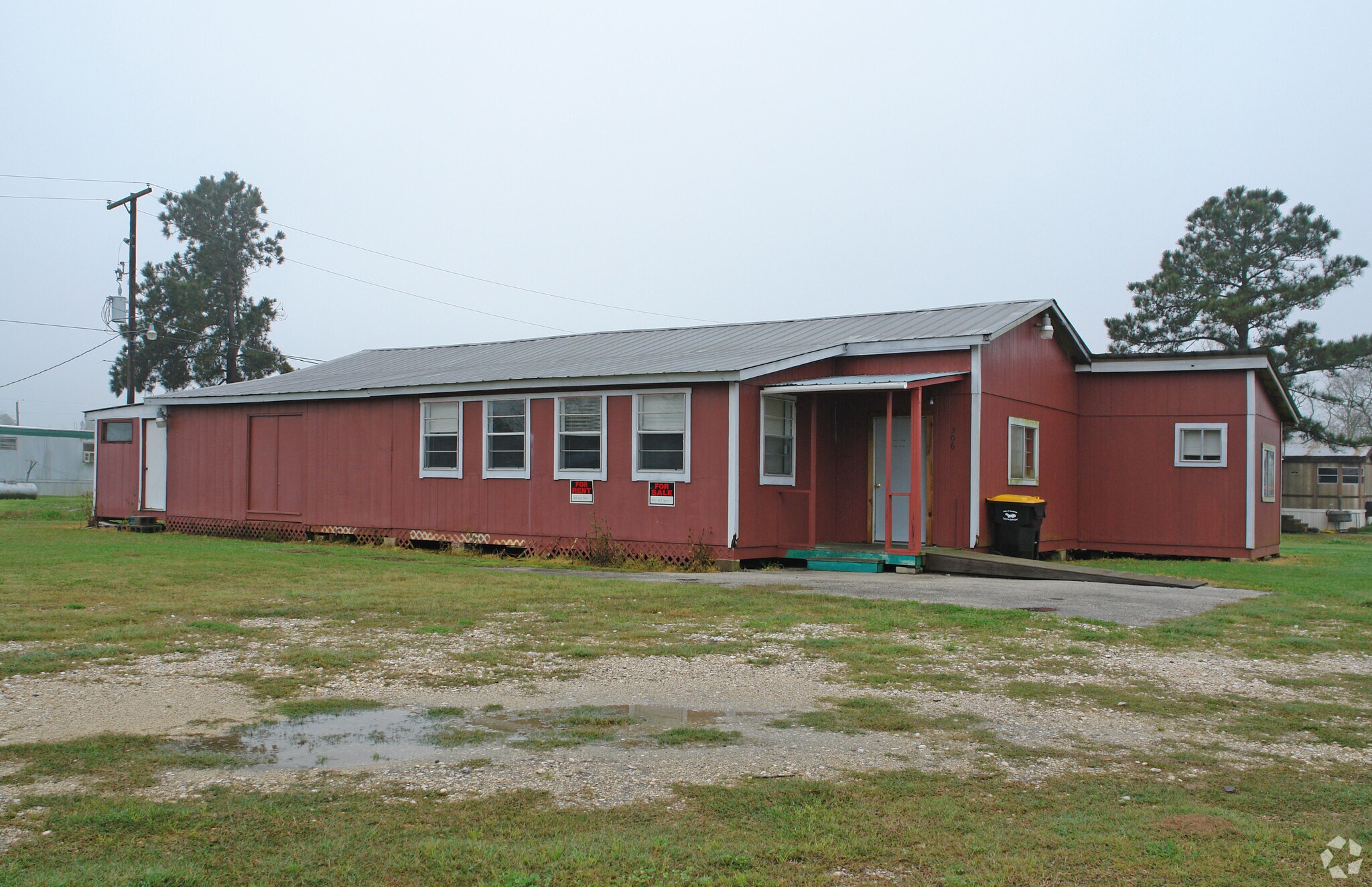 306 S Ross Sterling Ave, Anahuac, TX for sale Primary Photo- Image 1 of 1