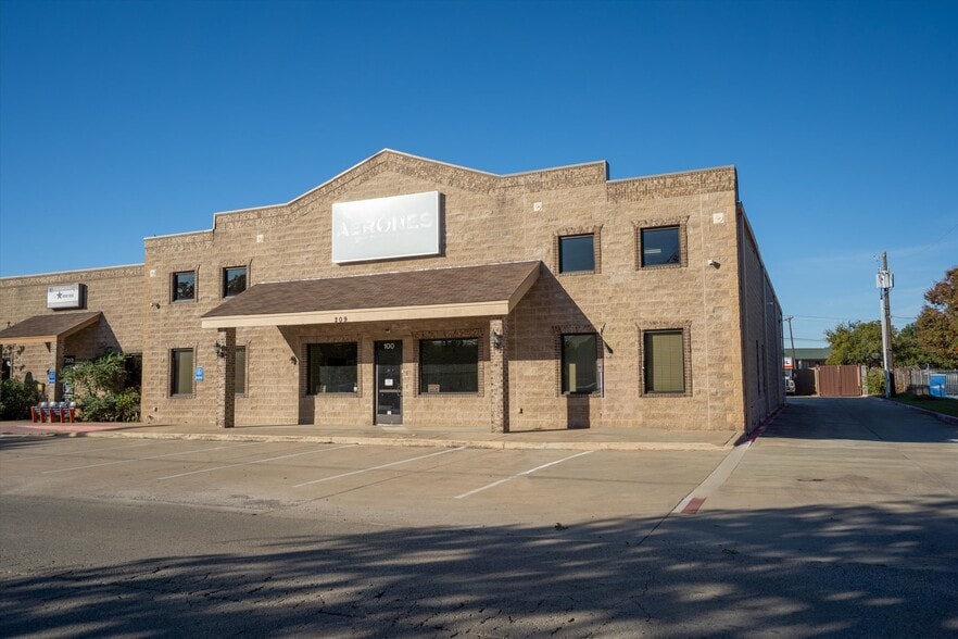 209 S Shady Shores Dr, Lake Dallas, TX for lease - Building Photo - Image 2 of 14