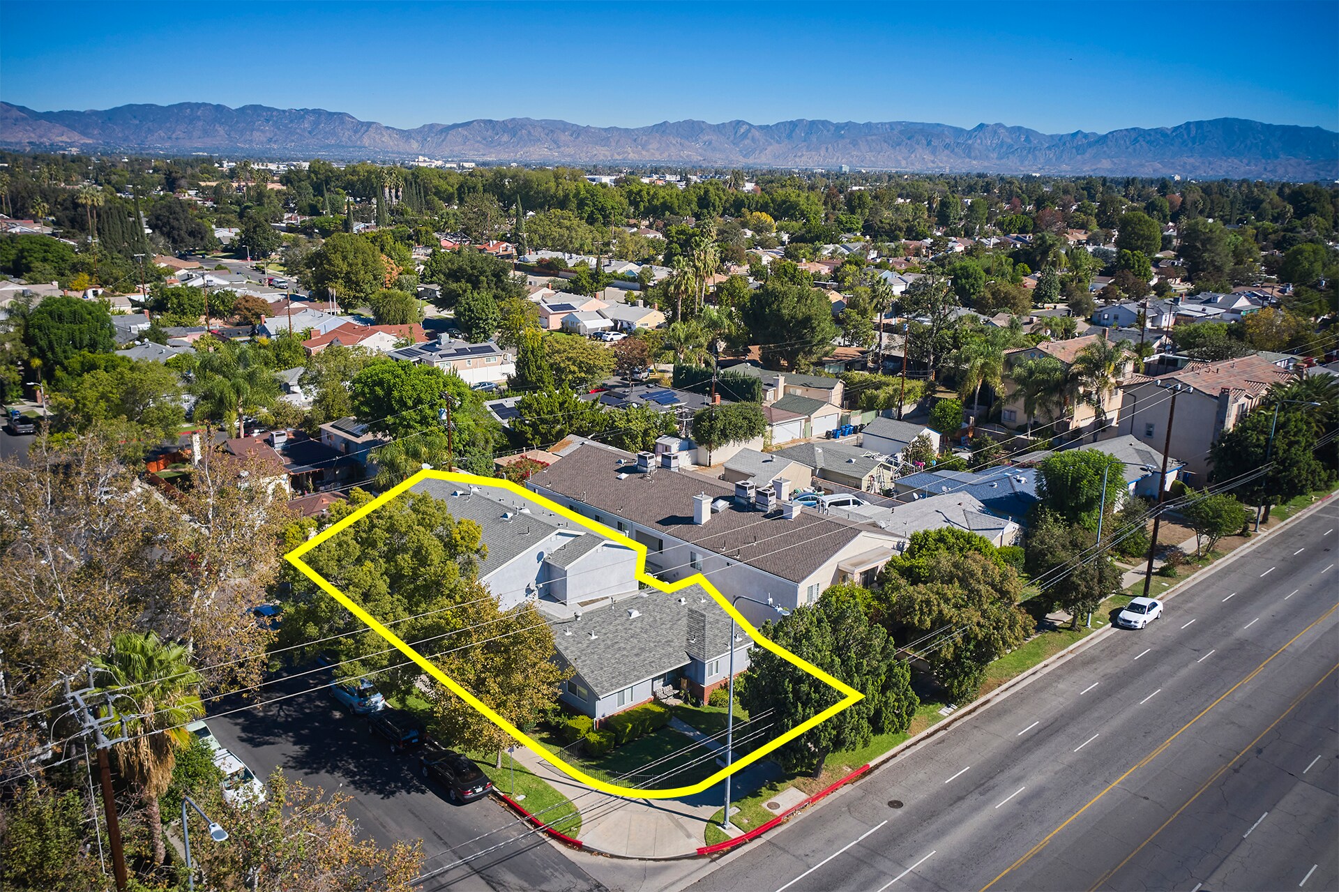 16751 Victory Blvd, Van Nuys, CA for sale Primary Photo- Image 1 of 1