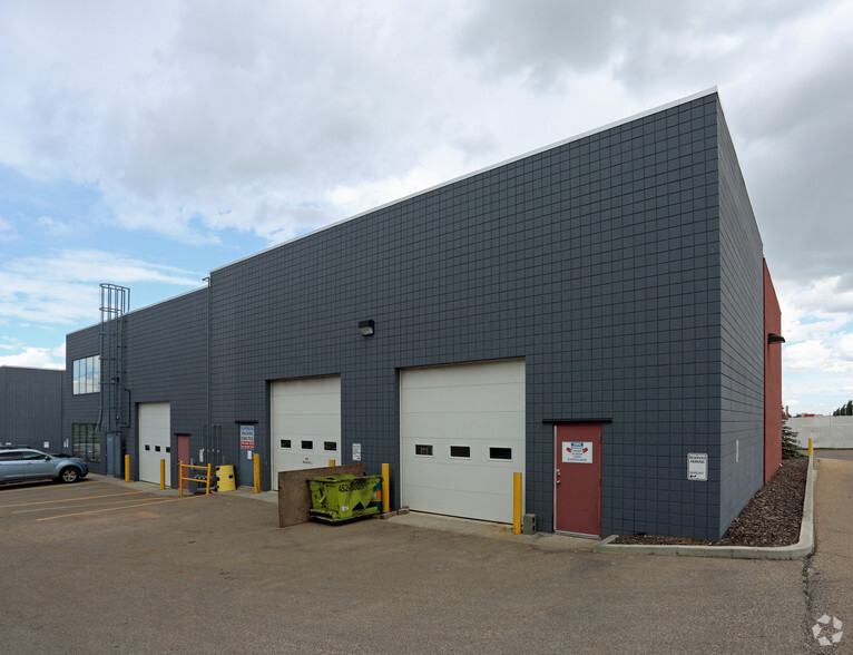 7327 Roper Rd NW, Edmonton, AB for lease - Building Photo - Image 3 of 3