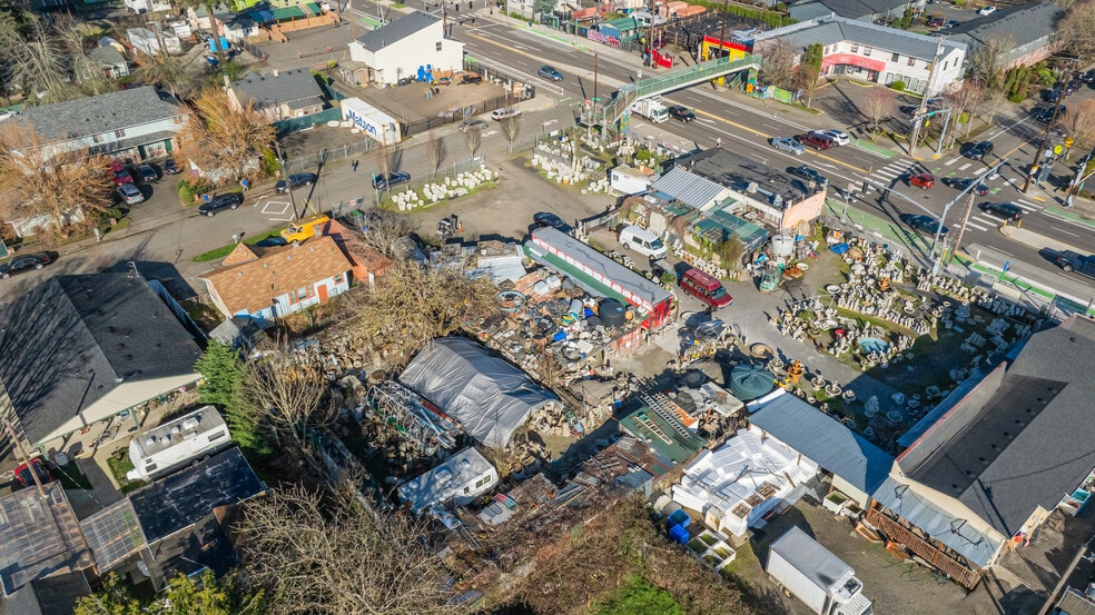 8560 SE Division St, Portland, OR for sale - Primary Photo - Image 1 of 6