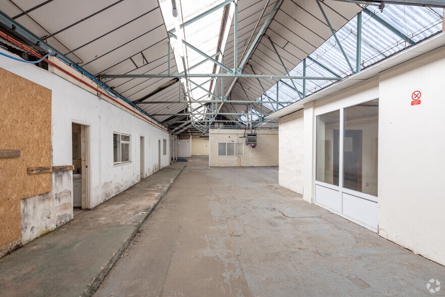 5-13 Livingstone Av, Bilston for sale - Interior Photo - Image 3 of 13