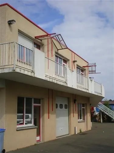 Office in Les Essarts-le-Roi for lease Building Photo- Image 1 of 2