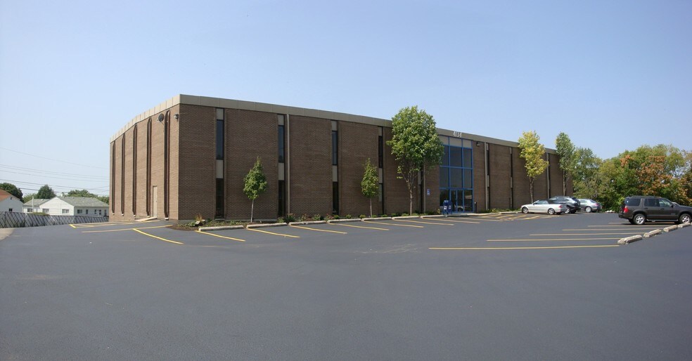 4134 Linden Ave, Dayton, OH for lease - Exterior Photo - Image 1 of 3