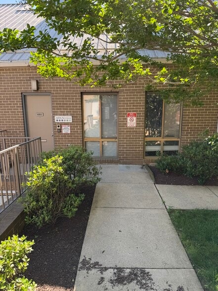 6183 Executive Blvd, North Bethesda, MD for lease - Building Photo - Image 1 of 3