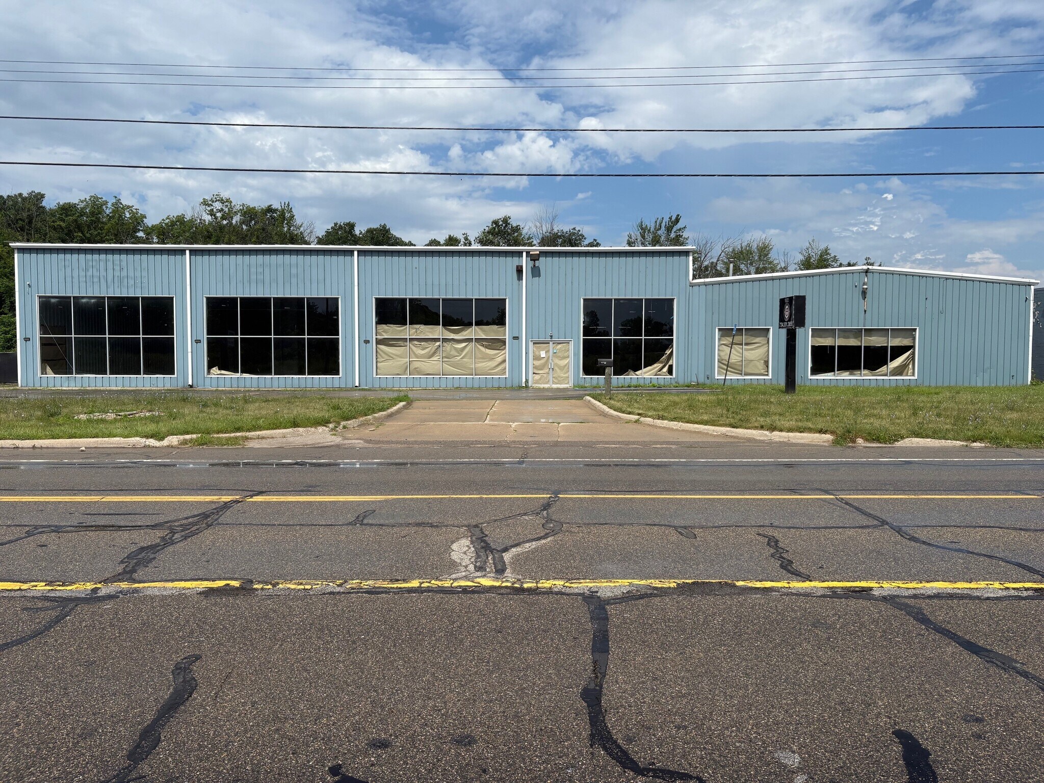 5522 W Jefferson Ave, Trenton, MI for lease Building Photo- Image 1 of 7