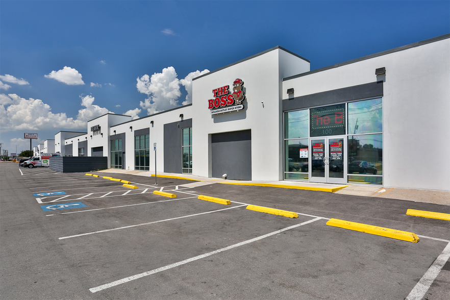 10850 Harry Hines Blvd, Dallas, TX for lease - Building Photo - Image 1 of 10