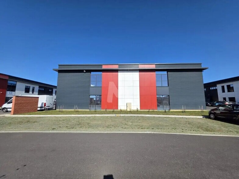 Flex in Lieusaint for sale - Building Photo - Image 3 of 9