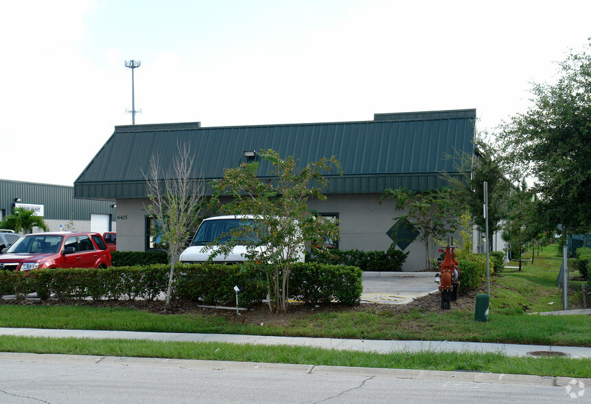 6421 Pinecastle Blvd, Orlando, FL for lease - Building Photo - Image 2 of 55