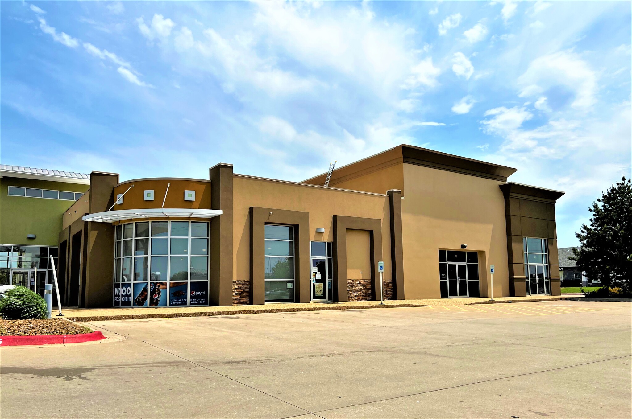 701 SW Regional Airport Blvd, Bentonville, AR for sale Building Photo- Image 1 of 1