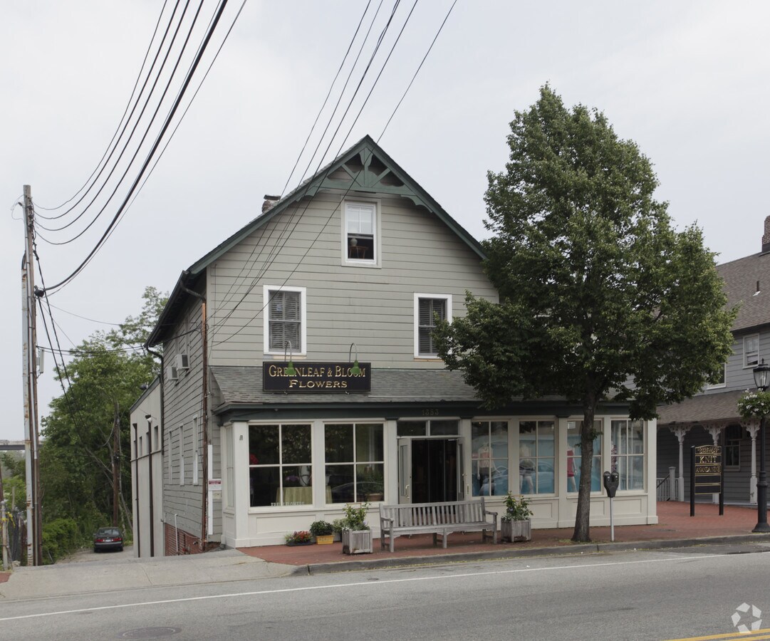 1353 Old Northern Blvd, Roslyn, NY 11576