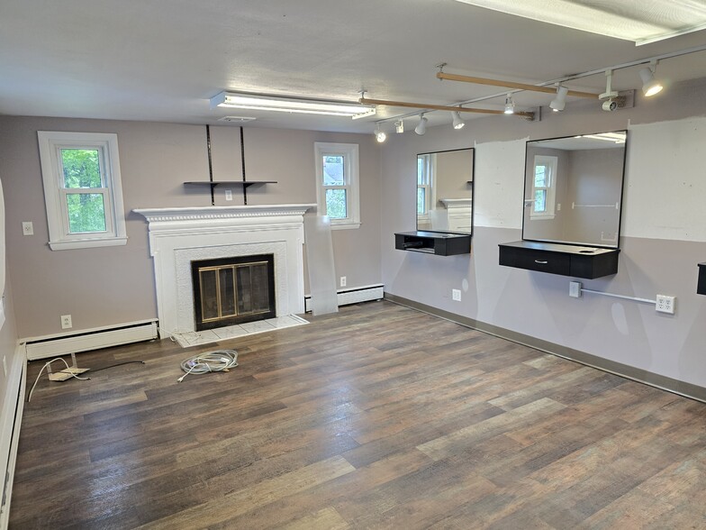 154 Talcottville Rd, Vernon Rockville, CT for lease - Interior Photo - Image 2 of 31