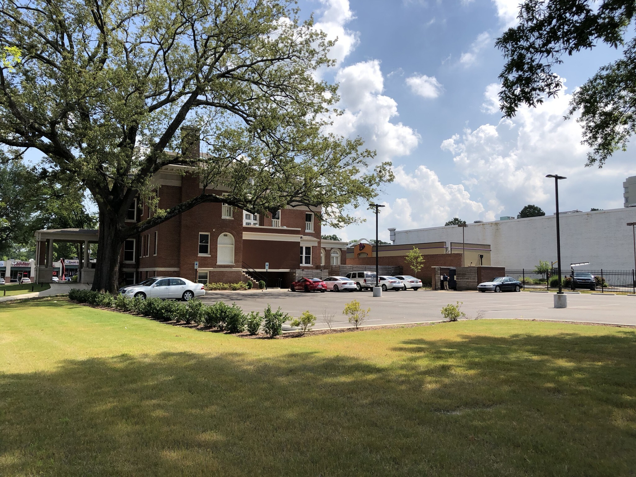 1433 Union Ave, Memphis, TN 38104 Red Hook Cajun Seafood & Bar