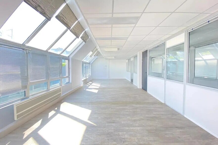 Office in Boulogne-Billancourt for lease - Building Photo - Image 3 of 12