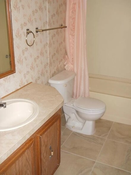 3 UNIT RENTAL INCOME PROPERTY portfolio of 2 properties for sale on LoopNet.com - Building Photo - Image 3 of 14